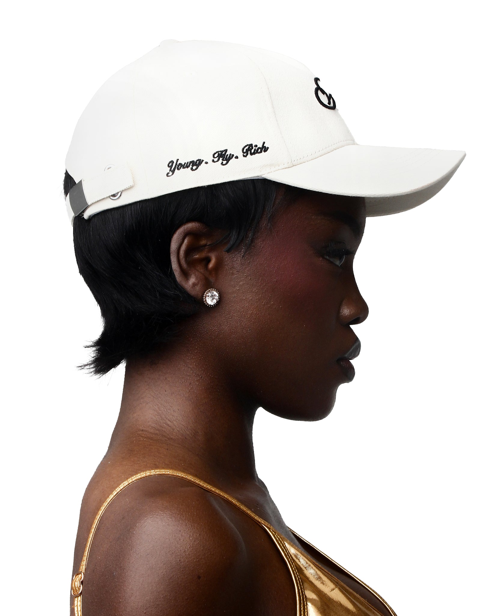 Logo-adorned cream cotton cap, perfect for casual outings and sports.